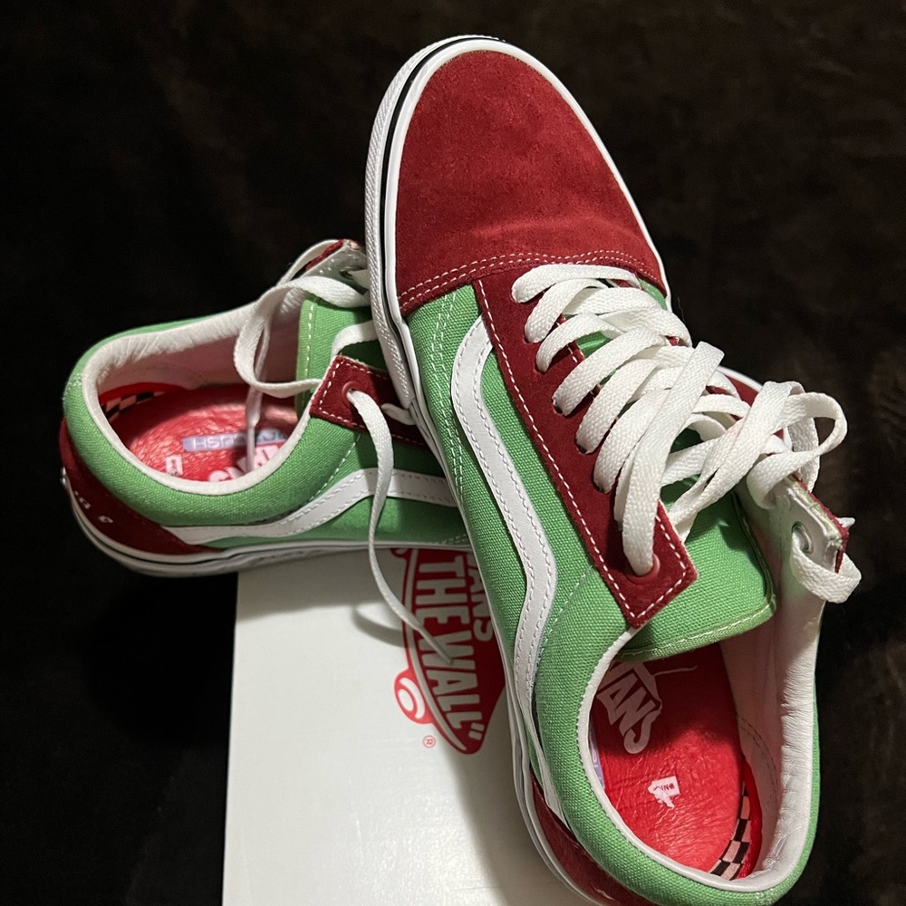 Supreme vans
